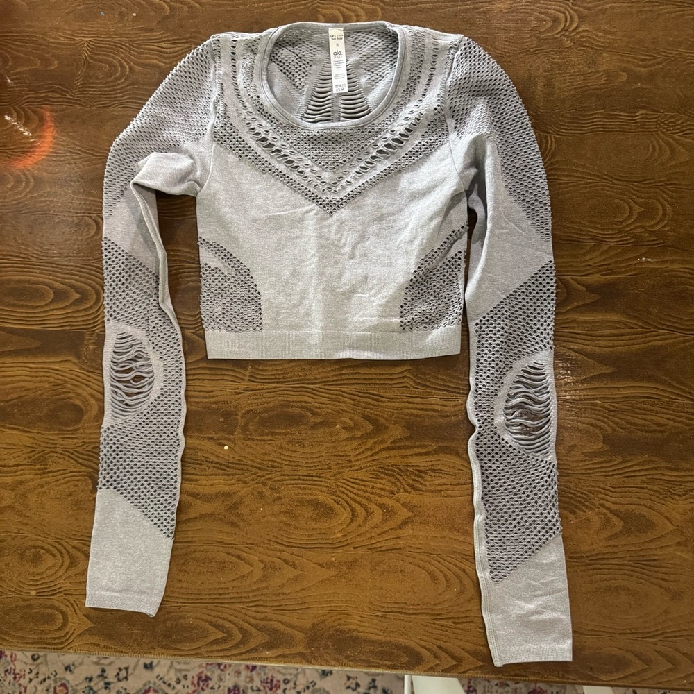 Alo Yoga Siren Long Sleeve Crop Top - Gray
